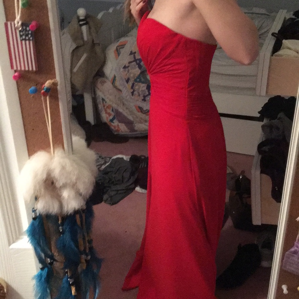 Red Prom dress - Picture 2 of 5